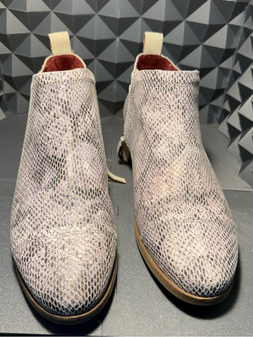 Tom’s Women's Snake-Print Ankle Boots in Light Gray size 9